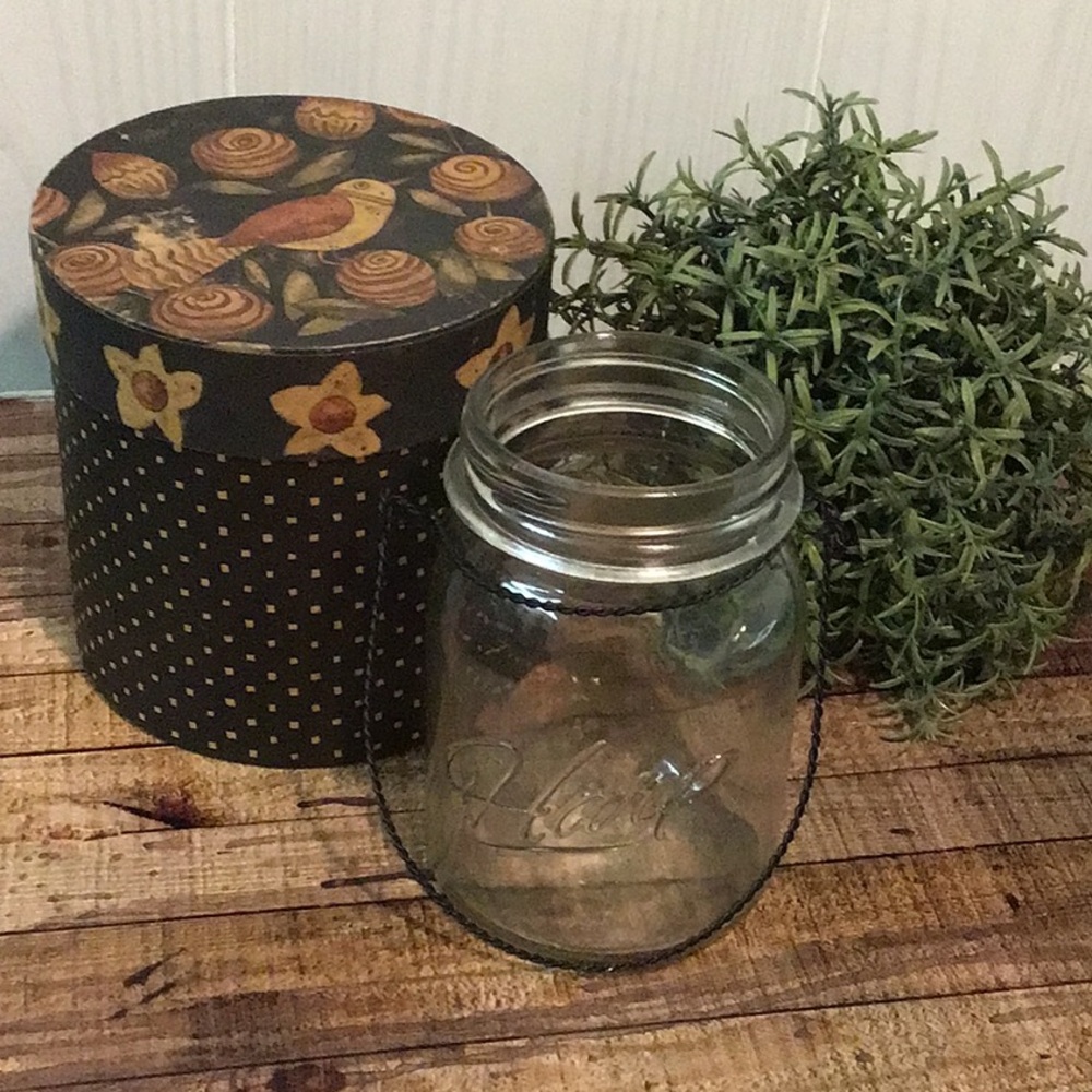 ♥️5/25$ Primitive hanging mason jar with box